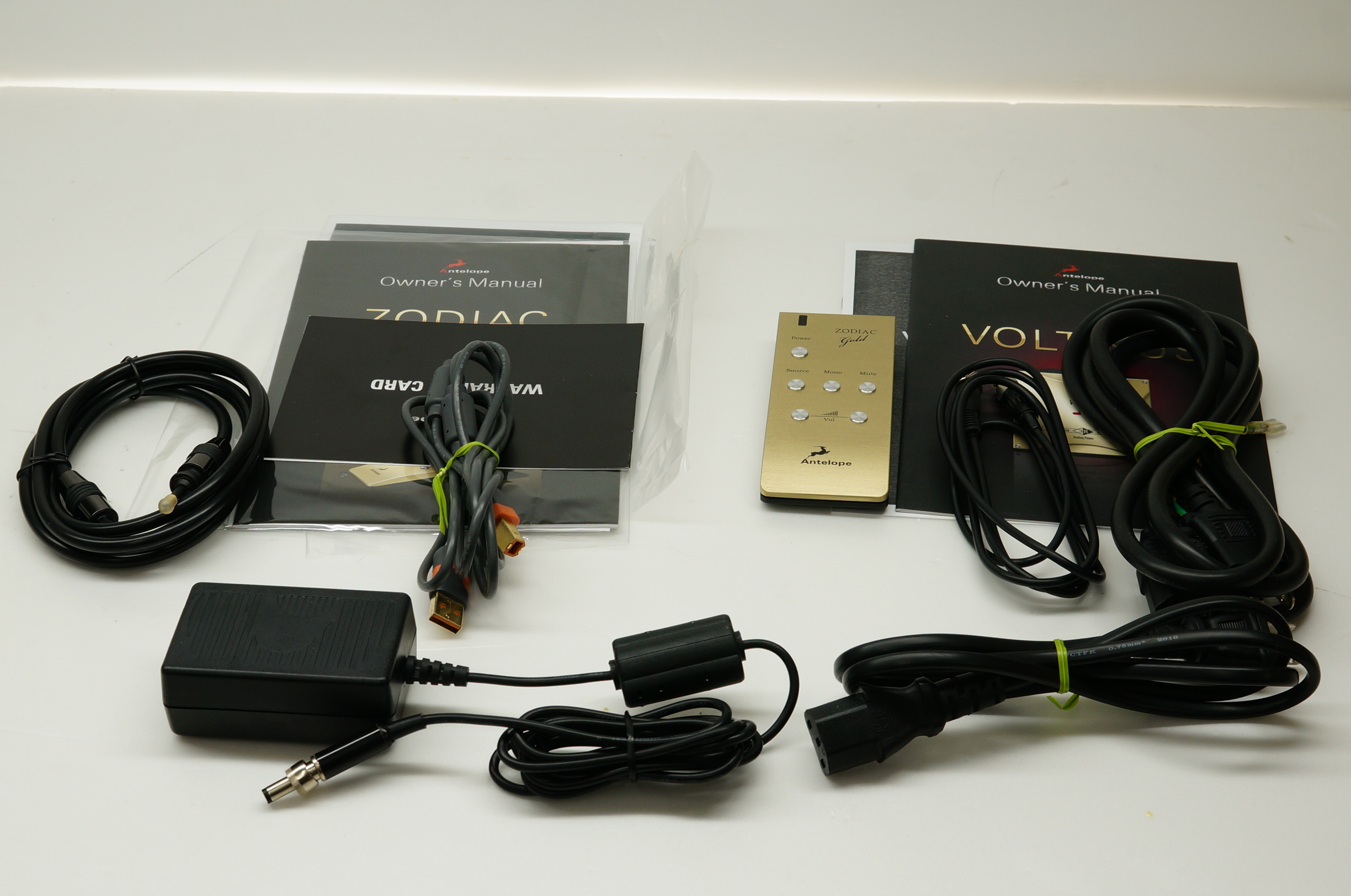 アバックWEB-SHOP / 【中古】Antelope Zodiac Gold + Voltikus 【コード01-09559】USB  D/Aコンバーター + 強化電源ユニット