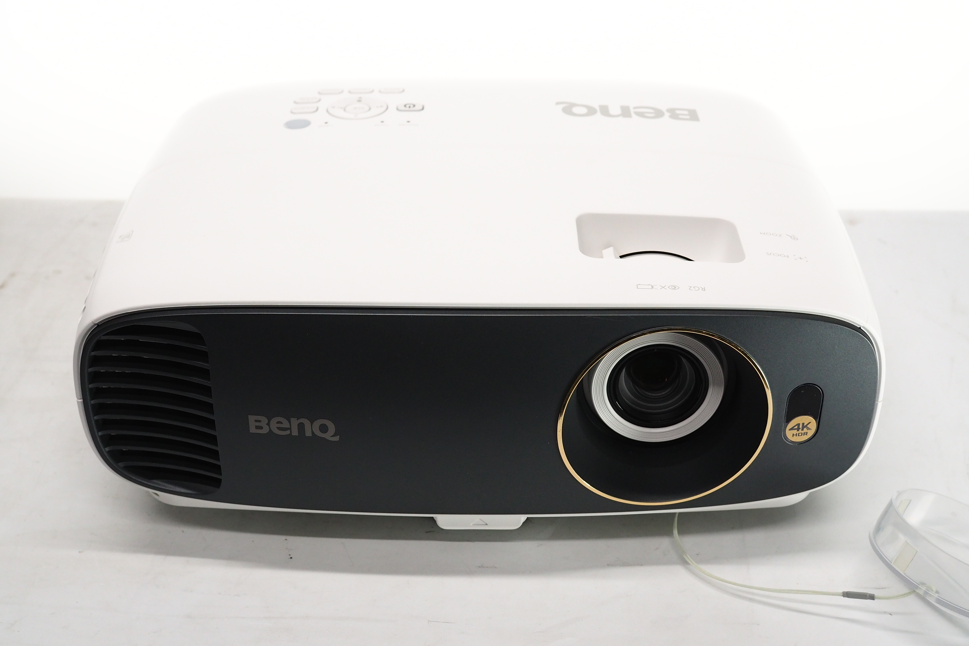 BenQ TK700STi4K短焦点プロジェクター - テレビ/映像機器