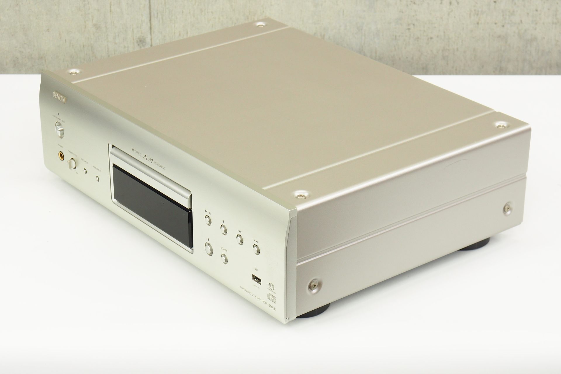 DENON DCD-1500SE　CD/SACDプレーヤー外観にキズや汚れがあります
