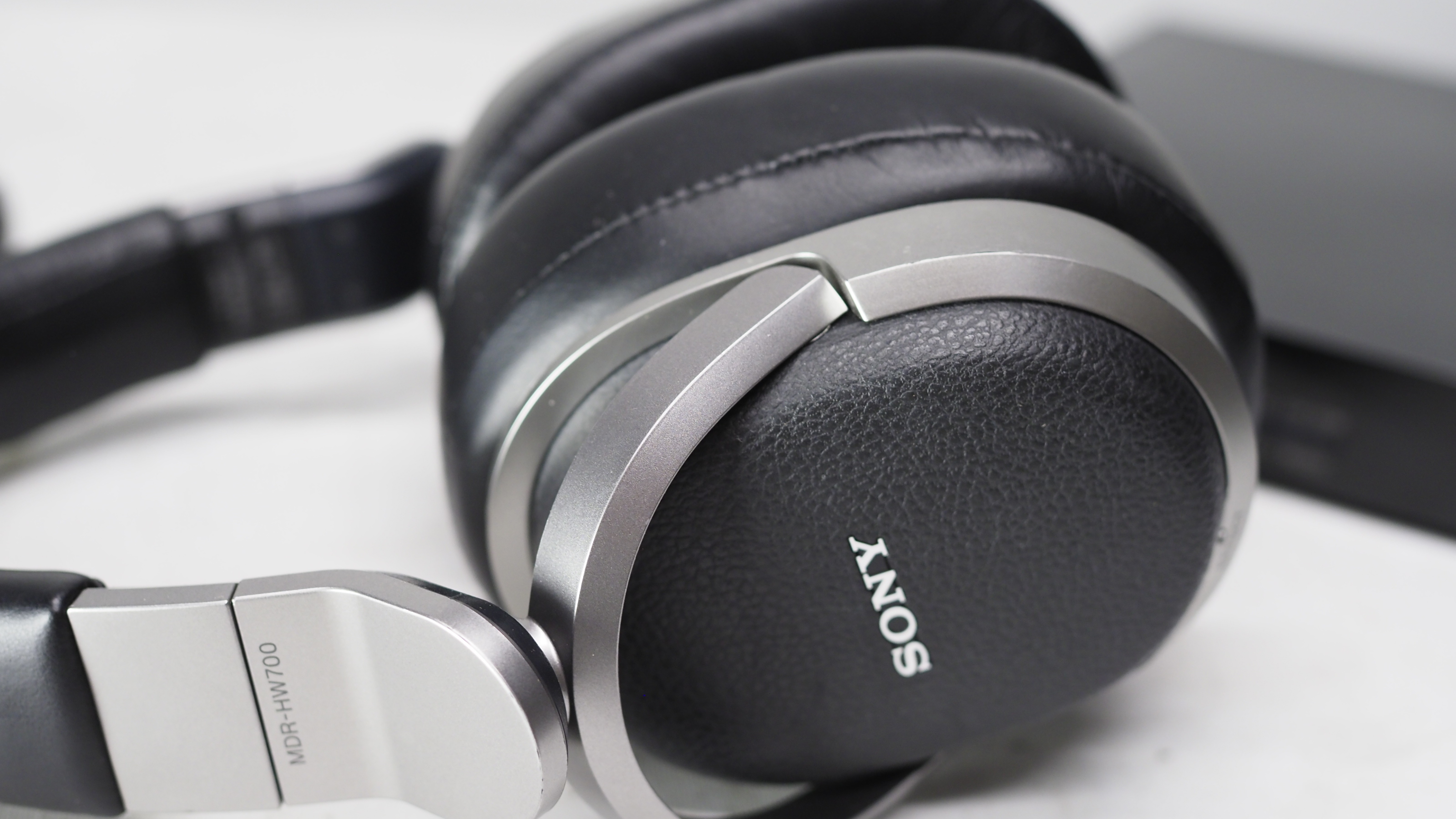 アバックWEB-SHOP / 【中古】SONY MDR-HW700 【コード21-06402】ソニーのデジタルサラウンドヘッドホンシステム