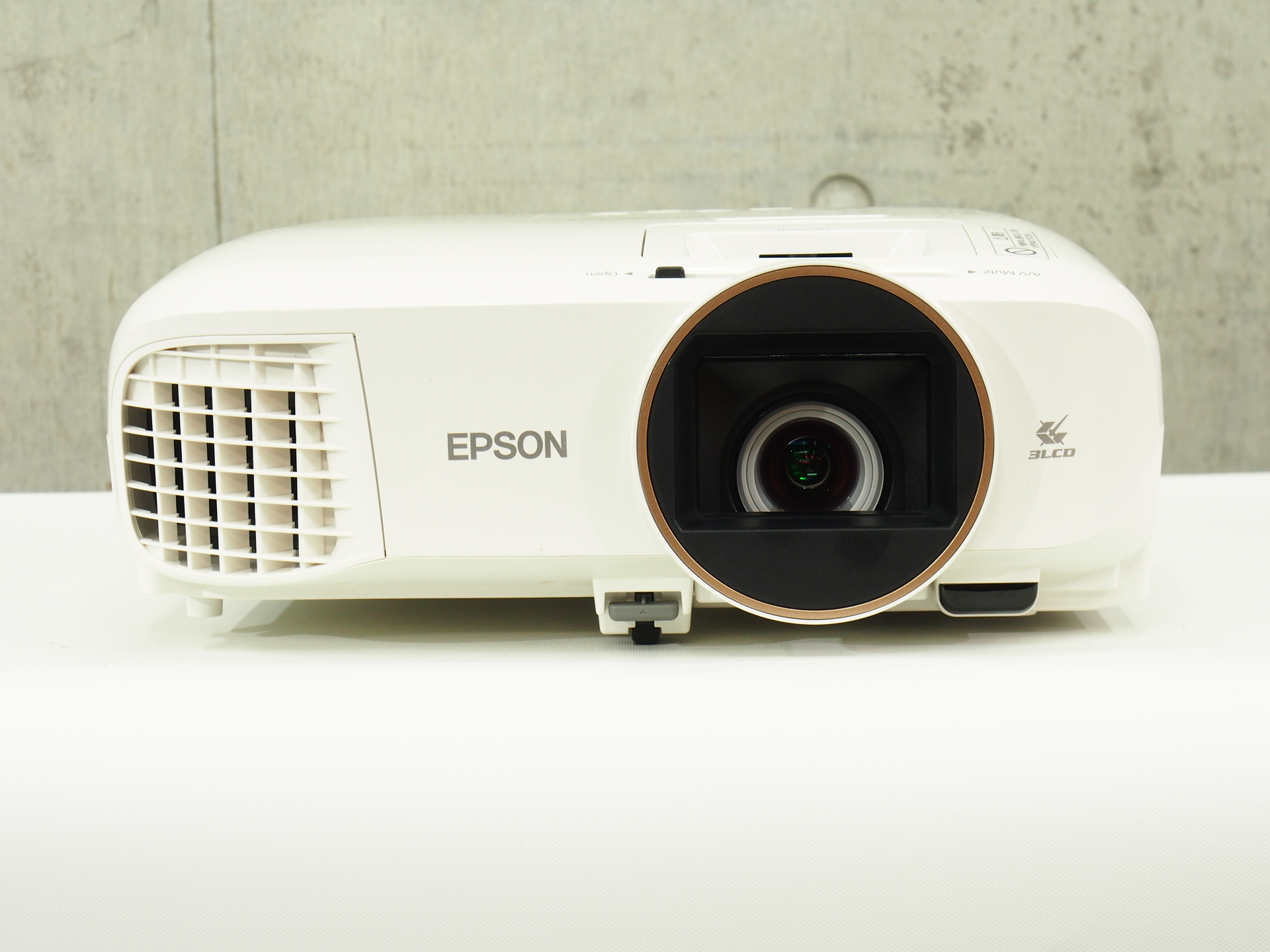 EPSON EH-TW5650 プロジェクター - テレビ/映像機器