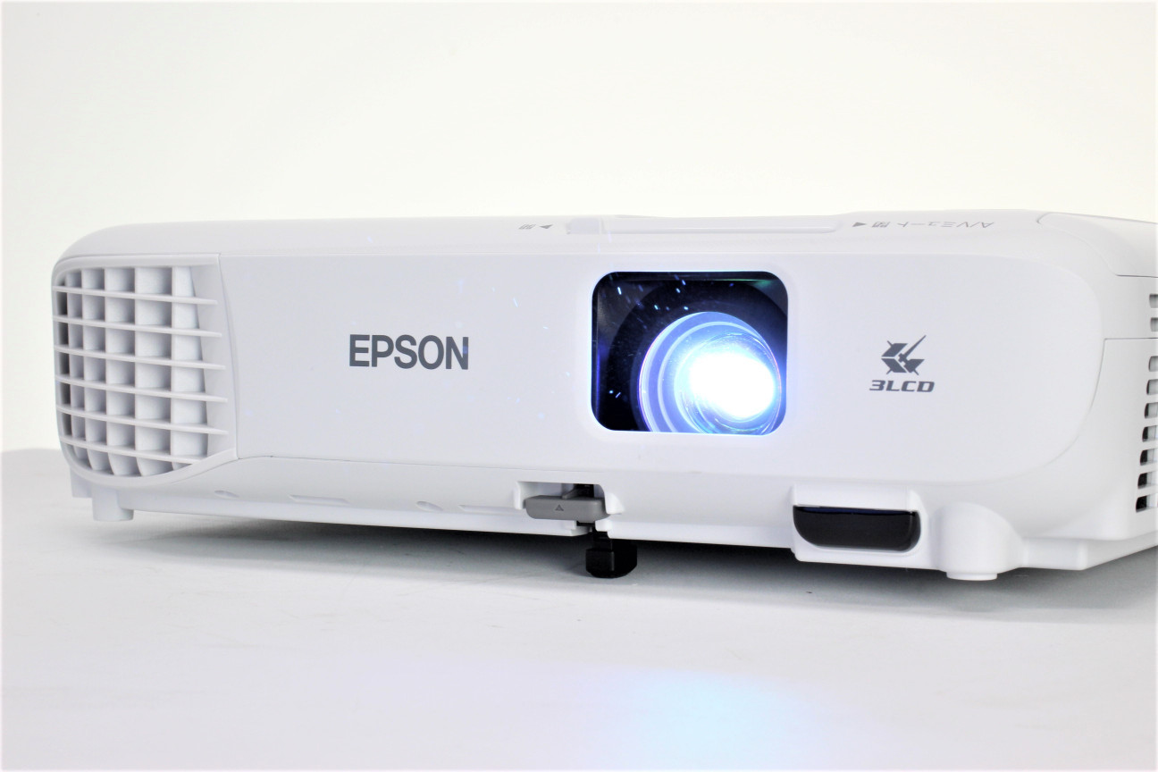 エプソン ビジネスプロジェクター 液晶 EB-W06 WXGA 2.5kg? 3700lm